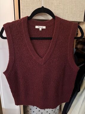 Madewell Sleeveless V-Neck Ribbed Knit Vest - Wine